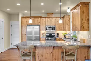 380 NW Reed Ln, Dallas, OR 97338 - Photo 21