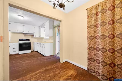 948 SW Maple St, Dallas, OR 97338 - Photo 13