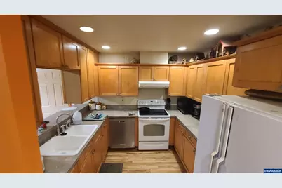 504 Wall St, Silverton, OR 97381 - Photo 5