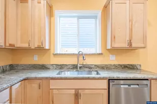 2037 Waterford St SE, Albany, OR 97322 - Photo 9