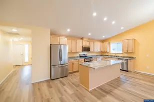 2037 Waterford St SE, Albany, OR 97322 - Photo 7