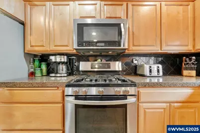 2328 NW Violet Av, Albany, OR 97321 - Photo 9