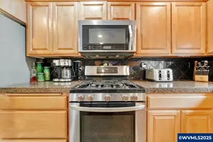 2328 NW Violet Ave, Albany, OR 97321 - Photo 9