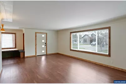 507 N 2nd St, Silverton, OR 97381 - Photo 5