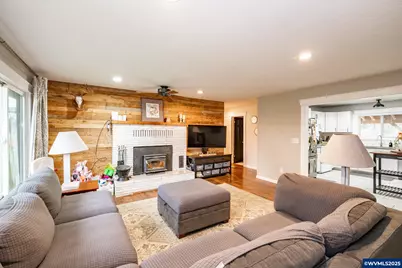 795 Holly Ln, Lebanon, OR 97355 - Photo 17