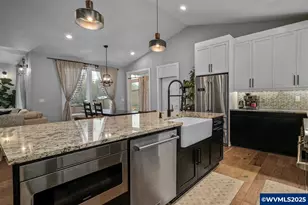 411 NW Crater Lk Dr, Dallas, OR 97338 - Photo 27