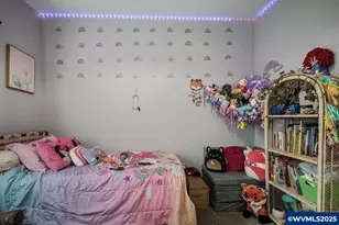 411 NW Crater Lk Dr, Dallas, OR 97338 - Photo 11