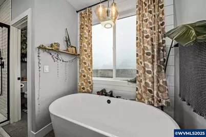 411 NW Crater Lake Dr, Dallas, OR 97338 - Photo 37