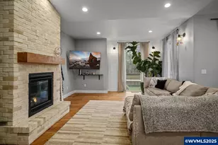 411 NW Crater Lk Dr, Dallas, OR 97338 - Photo 17