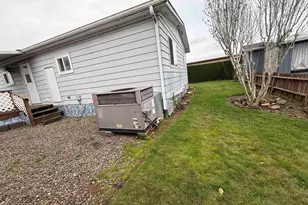 5422 Portland Rd NE, Salem, OR 97305 - Photo 15
