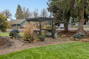 2555 NW Squire Pl, Albany, OR 97321 - Photo 11
