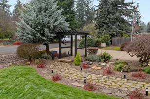 2555 NW Squire Pl, Albany, OR 97321 - Photo 9