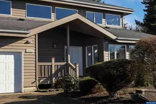 1060 NE 7th Dr, Newport, OR 97365 - Photo 9