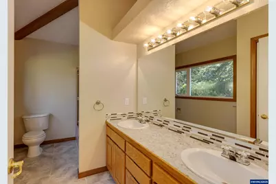 1060 NE 7th Dr, Newport, OR 97365 - Photo 37