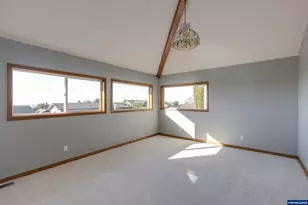 1060 NE 7th Dr, Newport, OR 97365 - Photo 27