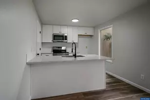 6315 Fairway Ave SE, Salem, OR 97306 - Photo 13