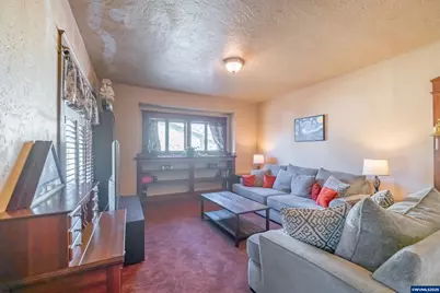 363 S 2nd St, Lebanon, OR 97355 - Photo 5