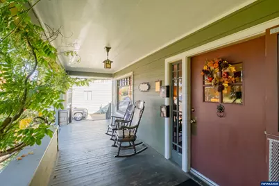 363 S 2nd St, Lebanon, OR 97355 - Photo 3