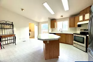 4678 La Vista Way SE, Salem, OR 97317 - Photo 5