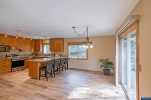 407 S 30th St, Philomath, OR 97370 - Photo 5