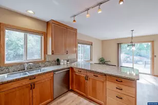 407 S 30th St, Philomath, OR 97370 - Photo 11