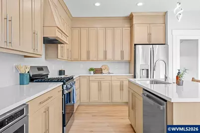 407 S 1st St, Silverton, OR 97381 - Photo 5