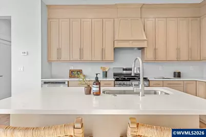 407 S 1st St, Silverton, OR 97381 - Photo 3