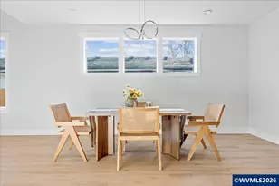 407 S 1st St, Silverton, OR 97381 - Photo 5