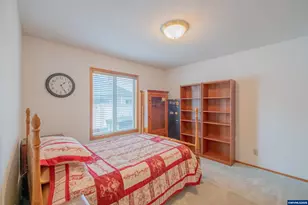 1255 NE Laurelridge St, Keizer, OR 97303 - Photo 33