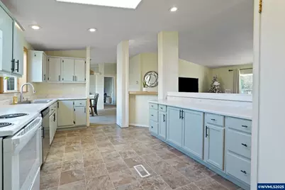 1998 Virginia Dr, Dallas, OR 97338 - Photo 15