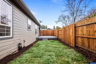 240 Norway St, Silverton, OR 97381 - Photo 21