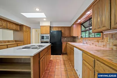 2369 Emerald Dr NW, Salem, OR 97304 - Photo 9