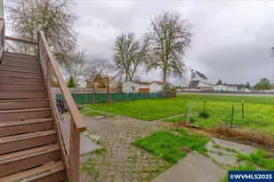 205 N 3rd St, Jefferson, OR 97352 - Photo 23