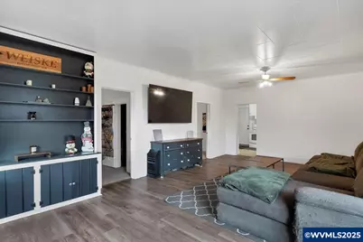 205 N 3rd St, Jefferson, OR 97352 - Photo 5