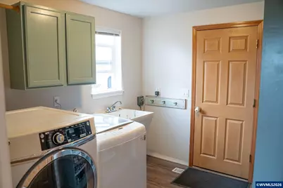 321 NE Carmen Pl, Corvallis, OR 97330 - Photo 17