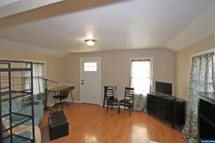 585 Hickory St NE, Salem, OR 97301 - Photo 3