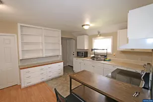 585 Hickory St NE, Salem, OR 97301 - Photo 7