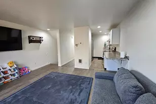 2240 Maplewood Dr S Dr, Salem, OR 97306 - Photo 5