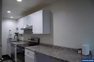 2240 Maplewood Dr S Dr, Salem, OR 97306 - Photo 7