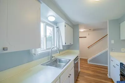 567 32nd #3 Av SE, Albany, OR 97322 - Photo 9