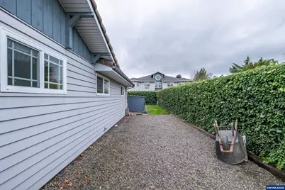 4433 41st Av NE, Salem, OR 97305 - Photo 17