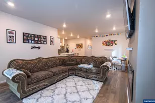 447 Greencrest St NE, Salem, OR 97301 - Photo 17