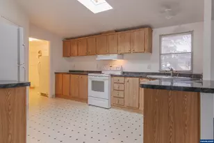 3396 Lake Vanessa Cir NW, Salem, OR 97304 - Photo 11