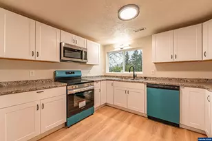 225 21st Ave, Sweet Home, OR 97386 - Photo 9