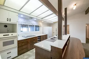 1555 NW 13th St, Corvallis, OR 97330 - Photo 15