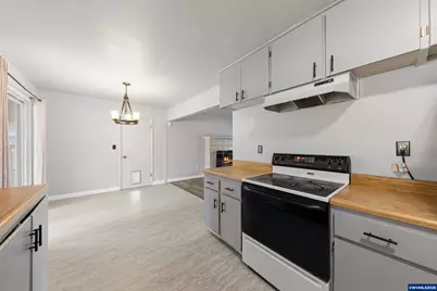 642 N 6th Av, Stayton, OR 97383 - Photo 13