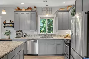 1194 SW Maple St, Dallas, OR 97338 - Photo 11