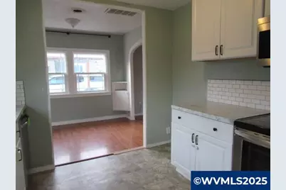 370 W B St, Lebanon, OR 97355 - Photo 5