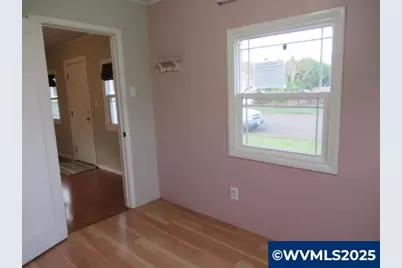 370 W B St, Lebanon, OR 97355 - Photo 11