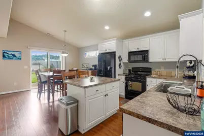 1503 SE Jonathan Av, Dallas, OR 97339 - Photo 9